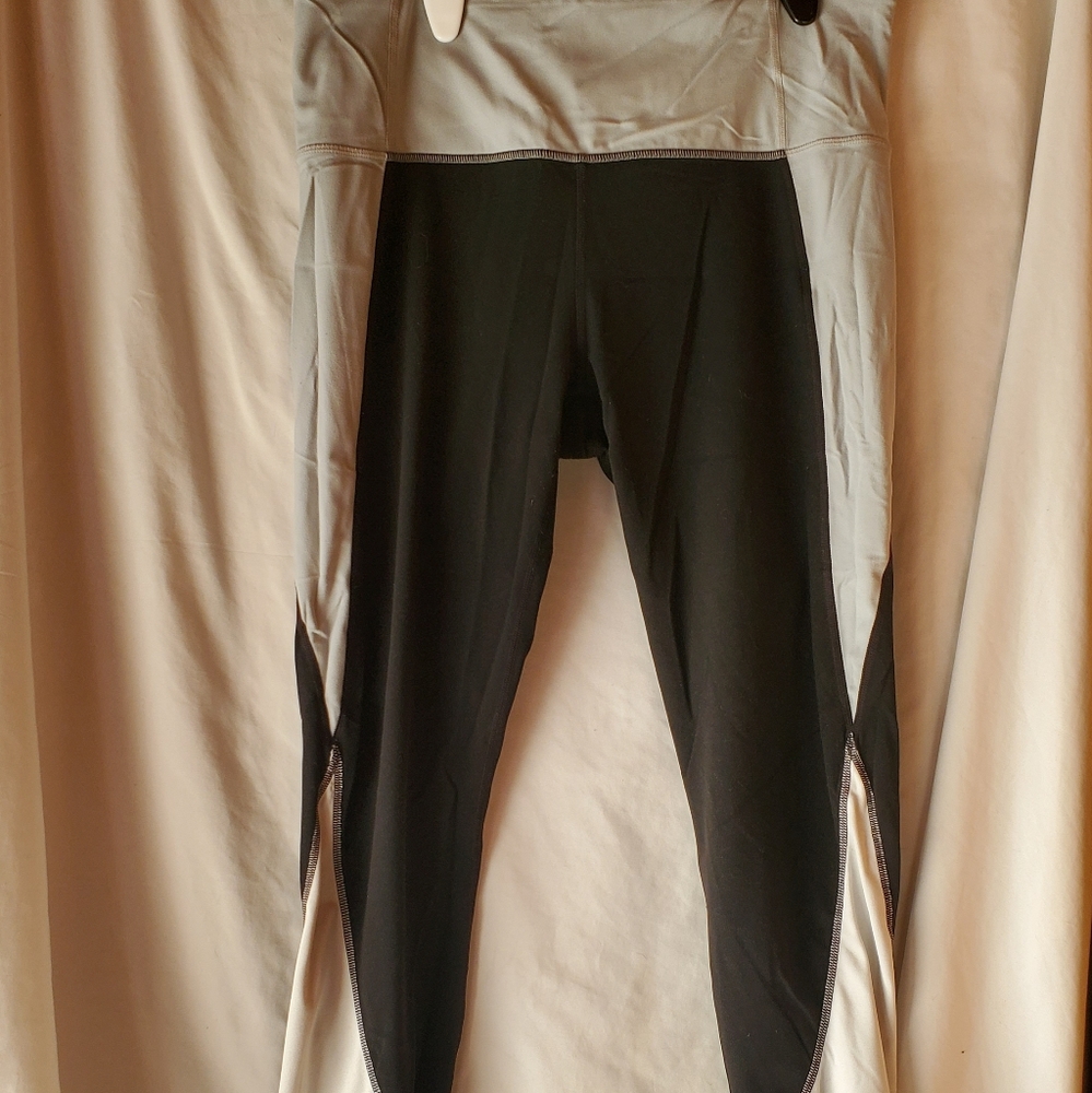 Athleta salutation leggings